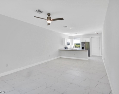 430/432 Bell Boulevard S - Photo Thumbnail 11