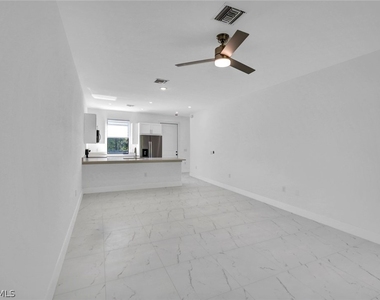 430/432 Bell Boulevard S - Photo Thumbnail 12