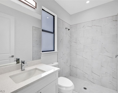 430/432 Bell Boulevard S - Photo Thumbnail 17