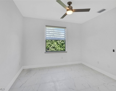 430/432 Bell Boulevard S - Photo Thumbnail 14