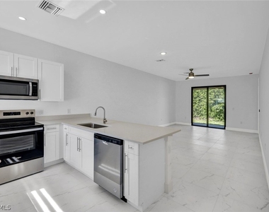 430/432 Bell Boulevard S - Photo Thumbnail 4