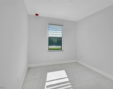 430/432 Bell Boulevard S - Photo Thumbnail 18