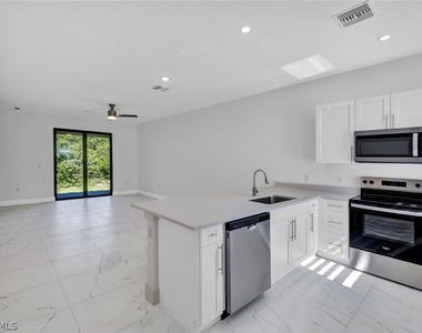 430/432 Bell Boulevard S - Photo Thumbnail 8