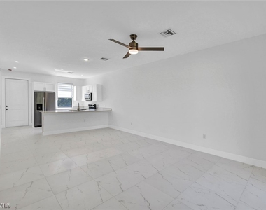 430/432 Bell Boulevard S - Photo Thumbnail 9