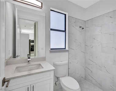 430/432 Bell Boulevard S - Photo Thumbnail 19