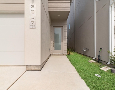 3007 Ventas Drive - Photo Thumbnail 2