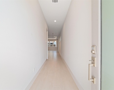 3007 Ventas Drive - Photo Thumbnail 3