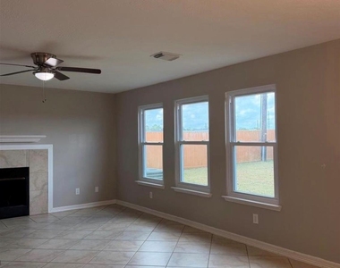 4707 E Parma Drive - Photo Thumbnail 6