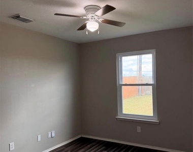 4707 E Parma Drive - Photo Thumbnail 11