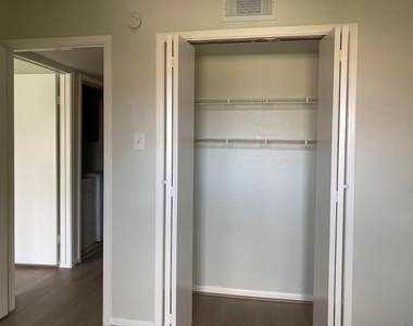 3075 Walnut Bend Lane - Photo Thumbnail 10