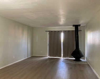 3075 Walnut Bend Lane - Photo Thumbnail 4