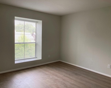 3075 Walnut Bend Lane - Photo Thumbnail 12