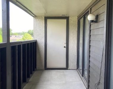 3075 Walnut Bend Lane - Photo Thumbnail 5