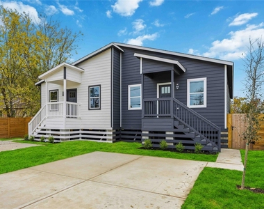 8512 Farqueson Street - Photo Thumbnail 1