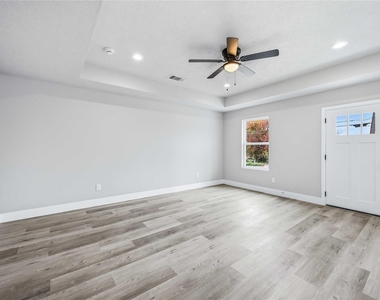 8512 Farqueson Street - Photo Thumbnail 5