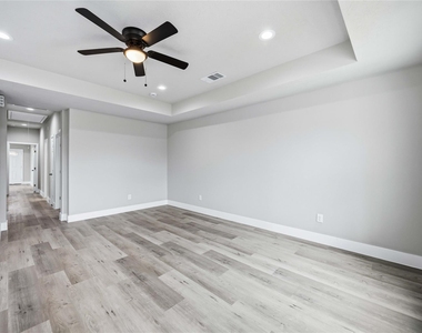8512 Farqueson Street - Photo Thumbnail 4