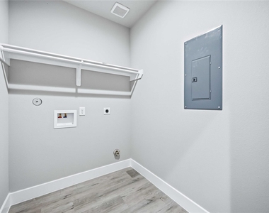 8512 Farqueson Street - Photo Thumbnail 13