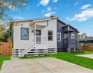 8512 Farqueson Street - Photo Thumbnail 2