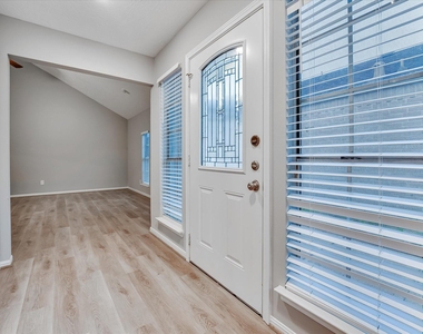 9407 Stockwell Drive - Photo Thumbnail 10