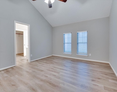 9407 Stockwell Drive - Photo Thumbnail 16