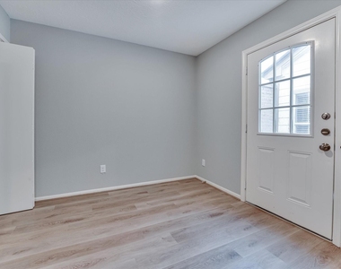 9407 Stockwell Drive - Photo Thumbnail 14