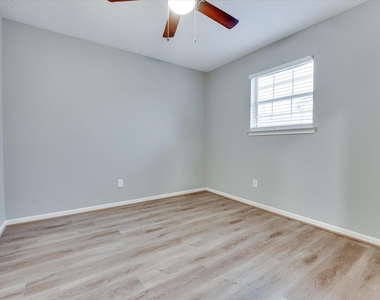 9407 Stockwell Drive - Photo Thumbnail 21