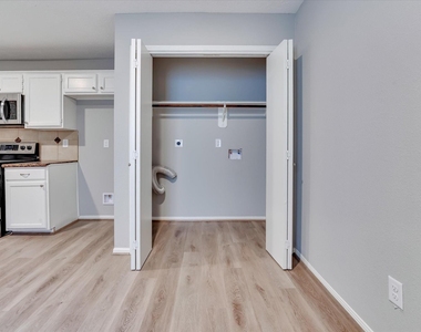 9407 Stockwell Drive - Photo Thumbnail 13