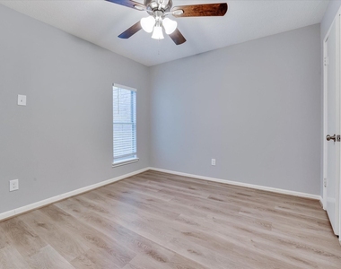 9407 Stockwell Drive - Photo Thumbnail 23