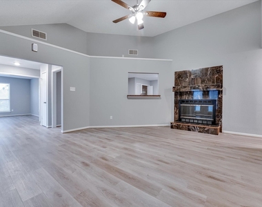 9407 Stockwell Drive - Photo Thumbnail 5