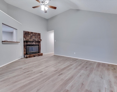 9407 Stockwell Drive - Photo Thumbnail 6