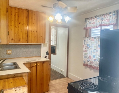 5618 Avenue L - Photo Thumbnail 10