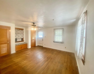 5618 Avenue L - Photo Thumbnail 5