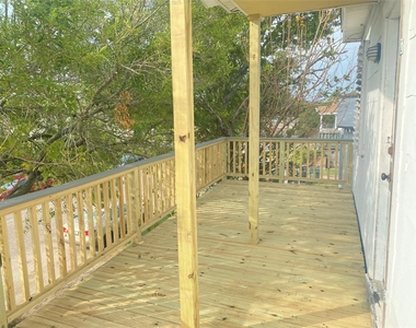 5618 Avenue L - Photo Thumbnail 2