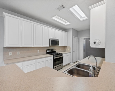 8912 Elm Drake Lane - Photo Thumbnail 9