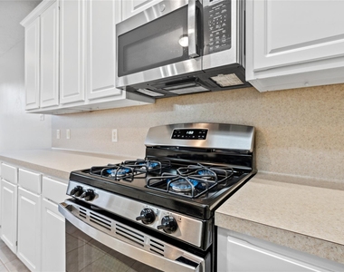 8912 Elm Drake Lane - Photo Thumbnail 12