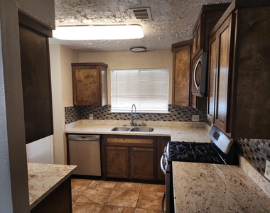 715 Beechbend Drive - Photo Thumbnail 13