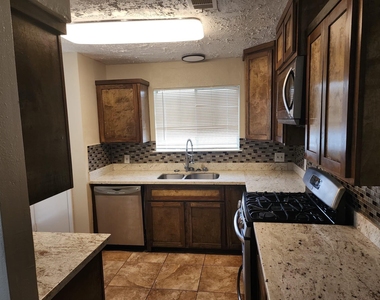 715 Beechbend Drive - Photo Thumbnail 12