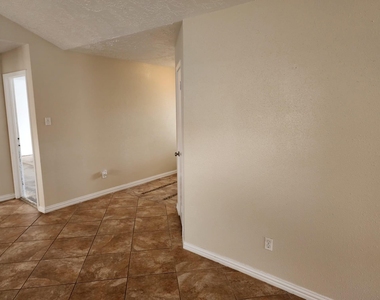 715 Beechbend Drive - Photo Thumbnail 5