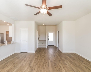 409 Sunny Highlands Drive - Photo Thumbnail 2