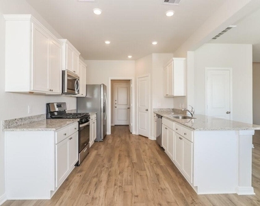 409 Sunny Highlands Drive - Photo Thumbnail 4