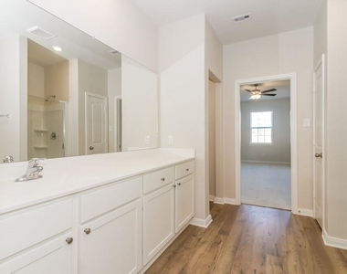 409 Sunny Highlands Drive - Photo Thumbnail 9