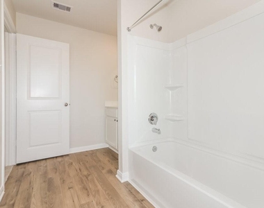 409 Sunny Highlands Drive - Photo Thumbnail 10