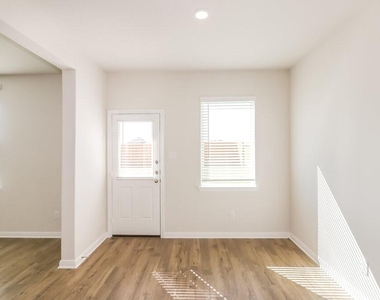 409 Sunny Highlands Drive - Photo Thumbnail 3