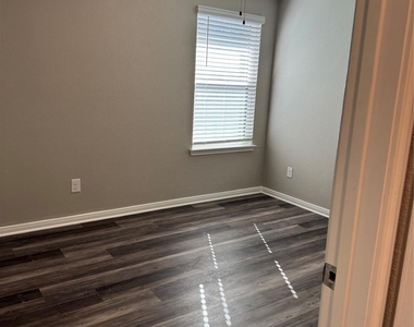 1107 Tomball Downs Drive - Photo Thumbnail 14