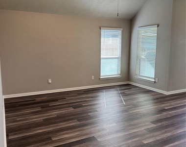 1107 Tomball Downs Drive - Photo Thumbnail 17