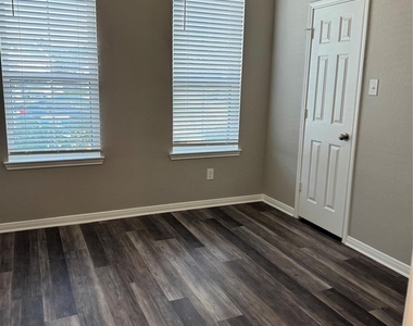 1107 Tomball Downs Drive - Photo Thumbnail 15