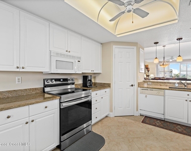 601 Shorewood Drive - Photo Thumbnail 7