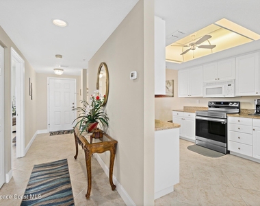601 Shorewood Drive - Photo Thumbnail 10