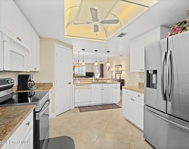 601 Shorewood Drive - Photo Thumbnail 6