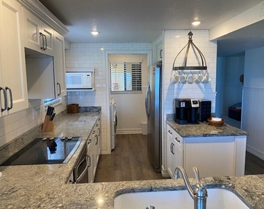 8500 Ridgewood Avenue - Photo Thumbnail 5